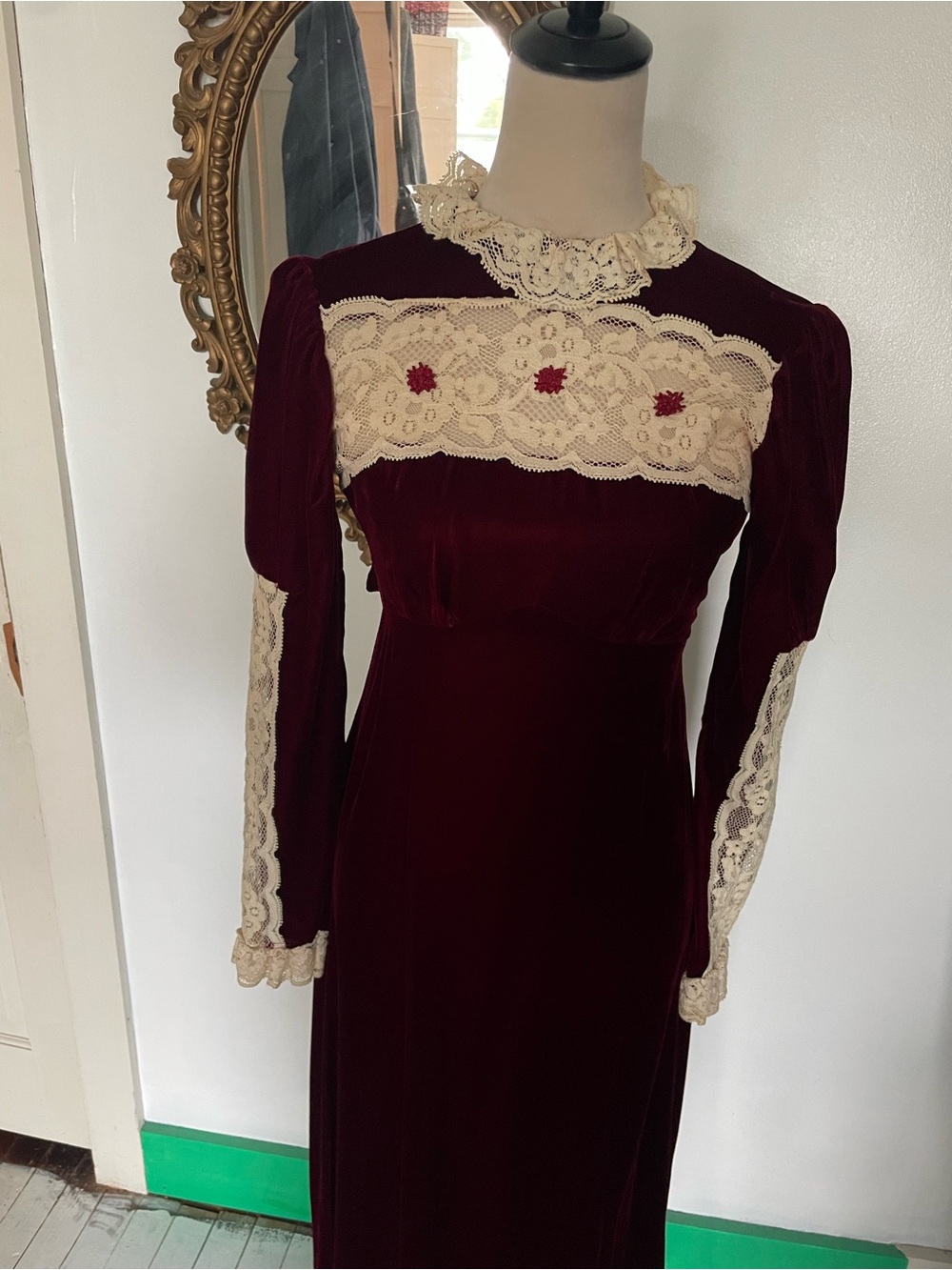 Vintage Burgundy Velvet Long Sleeve Maxi Dress Ivory Lace s xs Gunne Sax Style